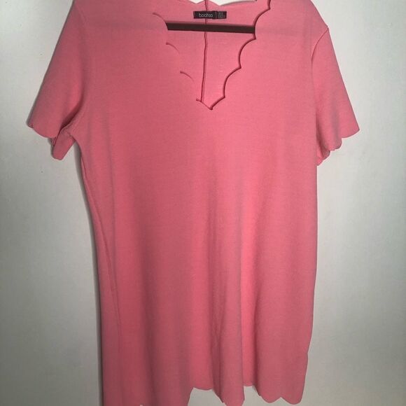 Boohoo Scalloped Edge Dress Plus Size - Picture 3 of 6